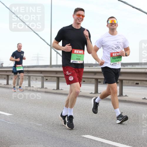 03.10.2025 - Köhlbrandbrückenlauf Lena Gebhardt http://msf.ph/oto/9196481 03.10.2025 15:26:44 Position 1 9696, 7526 meine-sportfotos.de
