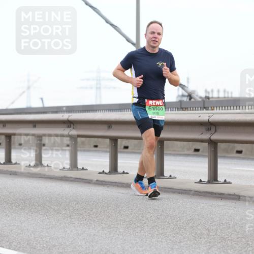 03.10.2025 - Köhlbrandbrückenlauf Lena Gebhardt http://msf.ph/oto/9196482 03.10.2025 15:26:45 Position 1 9511, 9628 meine-sportfotos.de