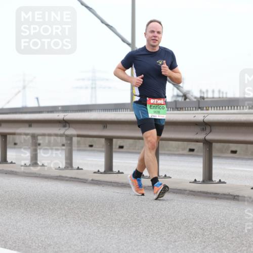 03.10.2025 - Köhlbrandbrückenlauf Lena Gebhardt http://msf.ph/oto/9196483 03.10.2025 15:26:45 Position 1 9511, 9628 meine-sportfotos.de