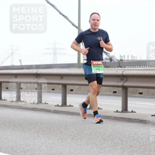 03.10.2025 - Köhlbrandbrückenlauf Lena Gebhardt http://msf.ph/oto/9196484 03.10.2025 15:26:45 Position 1 9511, 9628 meine-sportfotos.de