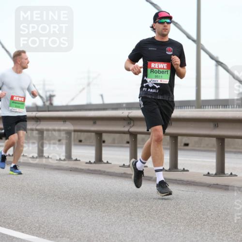03.10.2025 - Köhlbrandbrückenlauf Lena Gebhardt http://msf.ph/oto/9196488 03.10.2025 15:26:46 Position 1 25, 52, 7423, 9584, 9511 meine-sportfotos.de