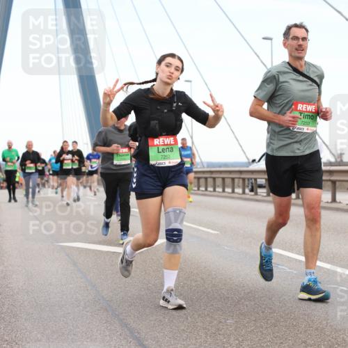 03.10.2025 - Köhlbrandbrückenlauf Lena Gebhardt http://msf.ph/oto/9196492 03.10.2025 15:26:48 Position 1 7252, 7253, 742 meine-sportfotos.de