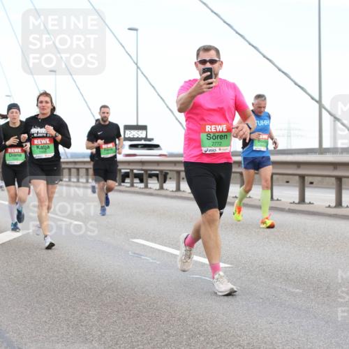 03.10.2025 - Köhlbrandbrückenlauf Lena Gebhardt http://msf.ph/oto/9196514 03.10.2025 15:26:53 Position 1 25, 0975, 0, 25, 58, 7772 meine-sportfotos.de