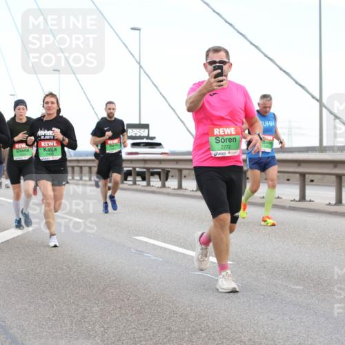 03.10.2025 - Köhlbrandbrückenlauf Lena Gebhardt http://msf.ph/oto/9196515 03.10.2025 15:26:53 Position 1 25, 0975, 7498, 0, 25, 58, 7772 meine-sportfotos.de