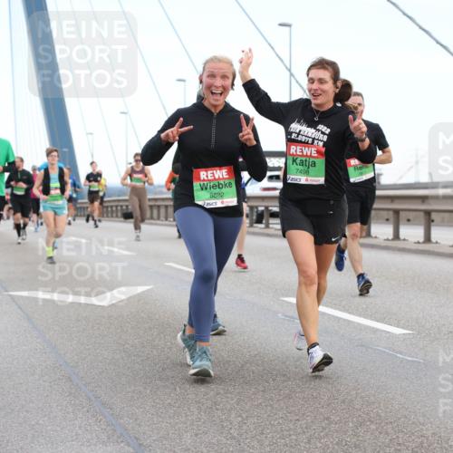 03.10.2025 - Köhlbrandbrückenlauf Lena Gebhardt http://msf.ph/oto/9196519 03.10.2025 15:26:54 Position 1 8882, 2022, 21, 0975, 7498, 811 meine-sportfotos.de