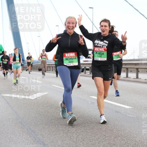 03.10.2025 - Köhlbrandbrückenlauf Lena Gebhardt http://msf.ph/oto/9196520 03.10.2025 15:26:54 Position 1 8882, 2022, 25, 0975, 7498 meine-sportfotos.de