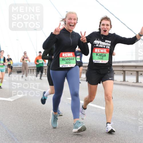 03.10.2025 - Köhlbrandbrückenlauf Lena Gebhardt http://msf.ph/oto/9196521 03.10.2025 15:26:55 Position 1 8882, 2022, 21, 0975, 7498 meine-sportfotos.de