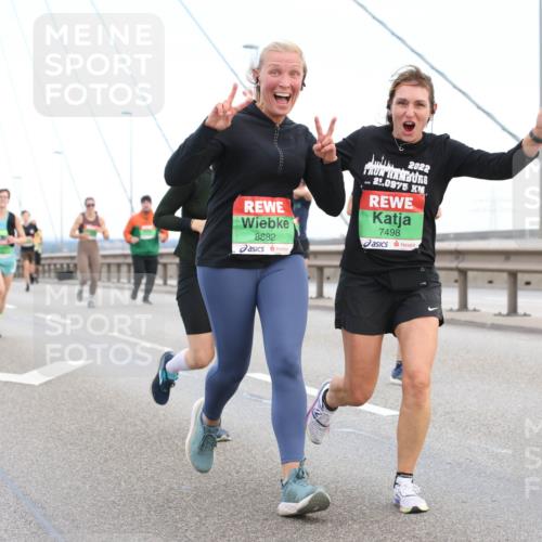 03.10.2025 - Köhlbrandbrückenlauf Lena Gebhardt http://msf.ph/oto/9196522 03.10.2025 15:26:55 Position 1 8882, 2022, 25, 0975, 7498 meine-sportfotos.de