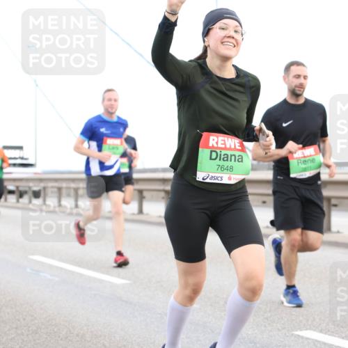 03.10.2025 - Köhlbrandbrückenlauf Lena Gebhardt http://msf.ph/oto/9196527 03.10.2025 15:26:56 Position 1 7648 meine-sportfotos.de