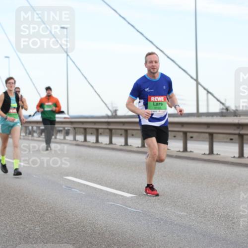03.10.2025 - Köhlbrandbrückenlauf Lena Gebhardt http://msf.ph/oto/9196528 03.10.2025 15:26:56 Position 1 8199 meine-sportfotos.de