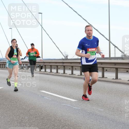 03.10.2025 - Köhlbrandbrückenlauf Lena Gebhardt http://msf.ph/oto/9196529 03.10.2025 15:26:56 Position 1 2000, 2025, 7159, 24, 9399, 8199 meine-sportfotos.de