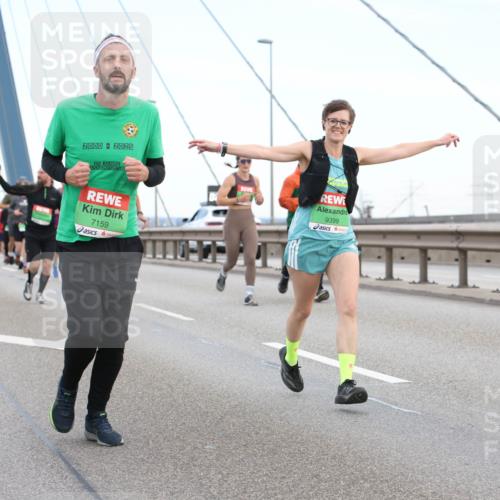 03.10.2025 - Köhlbrandbrückenlauf Lena Gebhardt http://msf.ph/oto/9196535 03.10.2025 15:26:58 Position 1 2000, 2025, 7159, 9399 meine-sportfotos.de