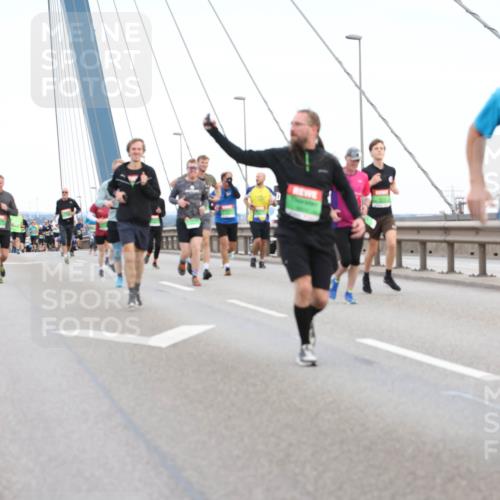 03.10.2025 - Köhlbrandbrückenlauf Lena Gebhardt http://msf.ph/oto/9196547 03.10.2025 15:27:01 Position 1 74 meine-sportfotos.de