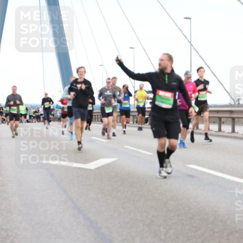 03.10.2025 - Köhlbrandbrückenlauf Lena Gebhardt http://msf.ph/oto/9196548 03.10.2025 15:27:01 Position 1  meine-sportfotos.de