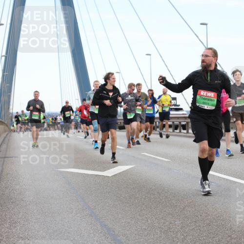 03.10.2025 - Köhlbrandbrückenlauf Lena Gebhardt http://msf.ph/oto/9196550 03.10.2025 15:27:01 Position 1 8824 meine-sportfotos.de