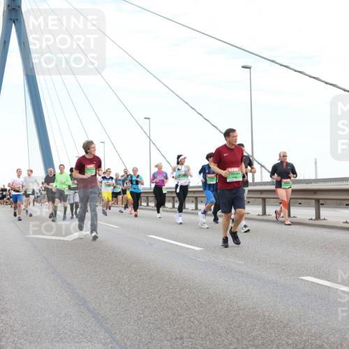 03.10.2025 - Köhlbrandbrückenlauf Lena Gebhardt http://msf.ph/oto/9196556 03.10.2025 15:27:43 Position 1 8725 meine-sportfotos.de