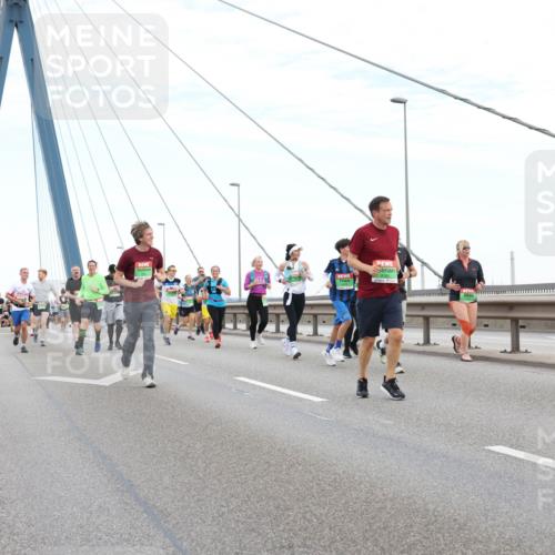 03.10.2025 - Köhlbrandbrückenlauf Lena Gebhardt http://msf.ph/oto/9196557 03.10.2025 15:27:43 Position 1 8725 meine-sportfotos.de