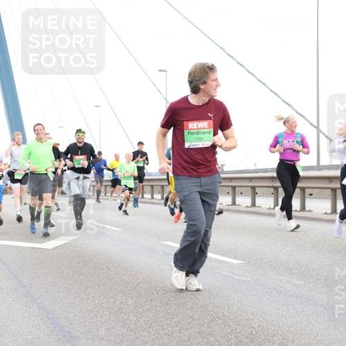 03.10.2025 - Köhlbrandbrückenlauf Lena Gebhardt http://msf.ph/oto/9196564 03.10.2025 15:27:45 Position 1 7701, 9201 meine-sportfotos.de