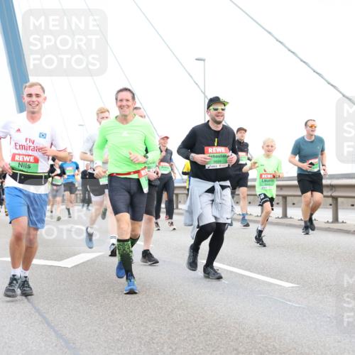 03.10.2025 - Köhlbrandbrückenlauf Lena Gebhardt http://msf.ph/oto/9196568 03.10.2025 15:27:47 Position 1 9624, 2 meine-sportfotos.de
