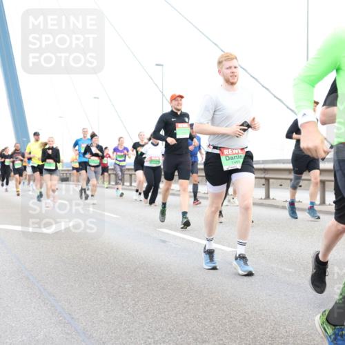 03.10.2025 - Köhlbrandbrückenlauf Lena Gebhardt http://msf.ph/oto/9196581 03.10.2025 15:27:49 Position 1 7469 meine-sportfotos.de
