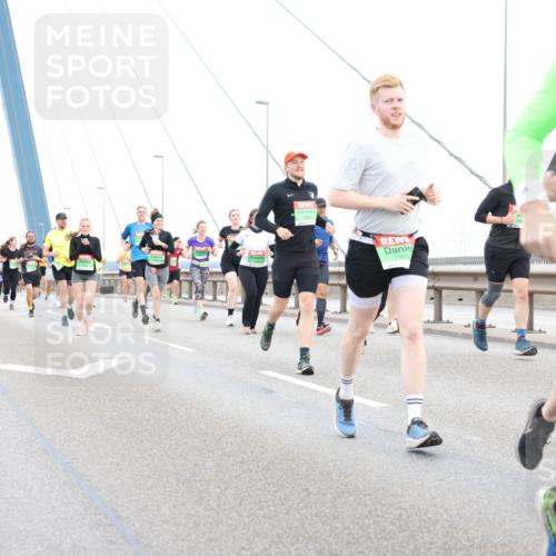 03.10.2025 - Köhlbrandbrückenlauf Lena Gebhardt http://msf.ph/oto/9196582 03.10.2025 15:27:49 Position 1 7469 meine-sportfotos.de