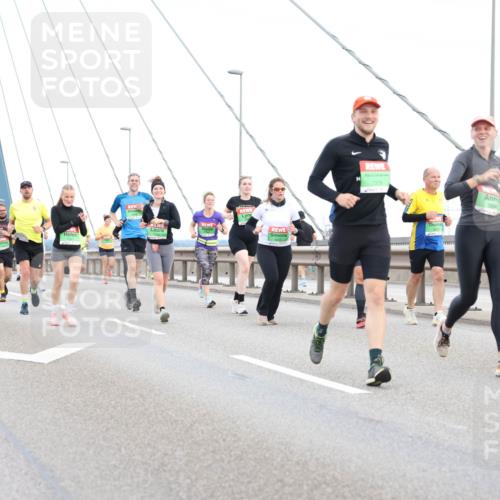03.10.2025 - Köhlbrandbrückenlauf Lena Gebhardt http://msf.ph/oto/9196586 03.10.2025 15:27:50 Position 1  meine-sportfotos.de