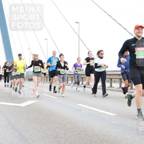 03.10.2025 - Köhlbrandbrückenlauf Lena Gebhardt http://msf.ph/oto/9196587 03.10.2025 15:27:50 Position 1 7379, 7354 meine-sportfotos.de