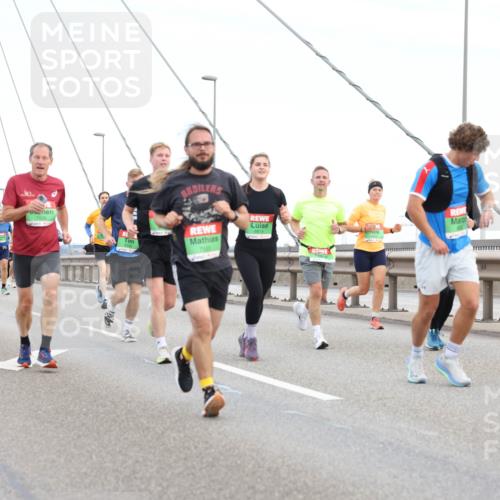 03.10.2025 - Köhlbrandbrückenlauf Lena Gebhardt http://msf.ph/oto/9196605 03.10.2025 15:27:55 Position 1 7139, 8814, 9149, 7272 meine-sportfotos.de