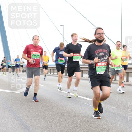 03.10.2025 - Köhlbrandbrückenlauf Lena Gebhardt http://msf.ph/oto/9196609 03.10.2025 15:27:56 Position 1 7139, 9748, 7551 meine-sportfotos.de