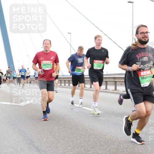 03.10.2025 - Köhlbrandbrückenlauf Lena Gebhardt http://msf.ph/oto/9196612 03.10.2025 15:27:57 Position 1 7139, 9748, 7551 meine-sportfotos.de