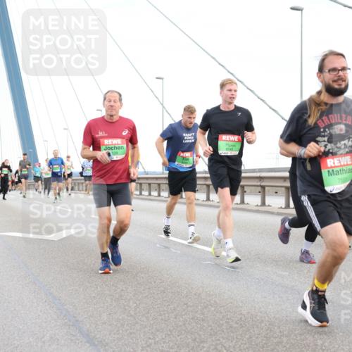 03.10.2025 - Köhlbrandbrückenlauf Lena Gebhardt http://msf.ph/oto/9196613 03.10.2025 15:27:57 Position 1 9748, 7551 meine-sportfotos.de
