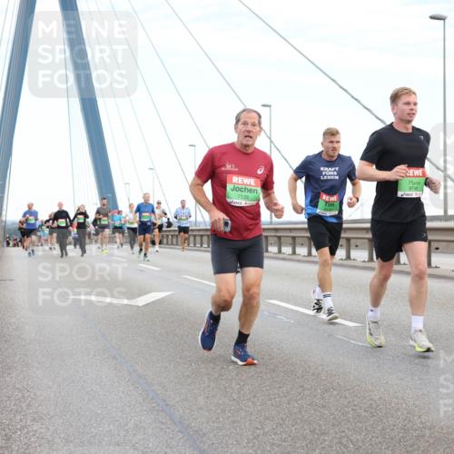 03.10.2025 - Köhlbrandbrückenlauf Lena Gebhardt http://msf.ph/oto/9196614 03.10.2025 15:27:57 Position 1  meine-sportfotos.de