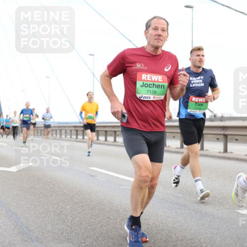03.10.2025 - Köhlbrandbrückenlauf Lena Gebhardt http://msf.ph/oto/9196619 03.10.2025 15:27:58 Position 1 7139, 9149, 748 meine-sportfotos.de