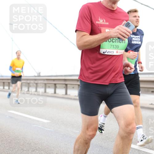 03.10.2025 - Köhlbrandbrückenlauf Lena Gebhardt http://msf.ph/oto/9196620 03.10.2025 15:27:58 Position 1 7139 meine-sportfotos.de