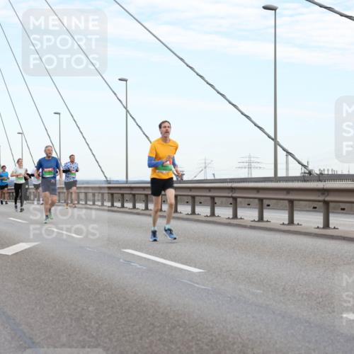 03.10.2025 - Köhlbrandbrückenlauf Lena Gebhardt http://msf.ph/oto/9196622 03.10.2025 15:27:59 Position 1  meine-sportfotos.de