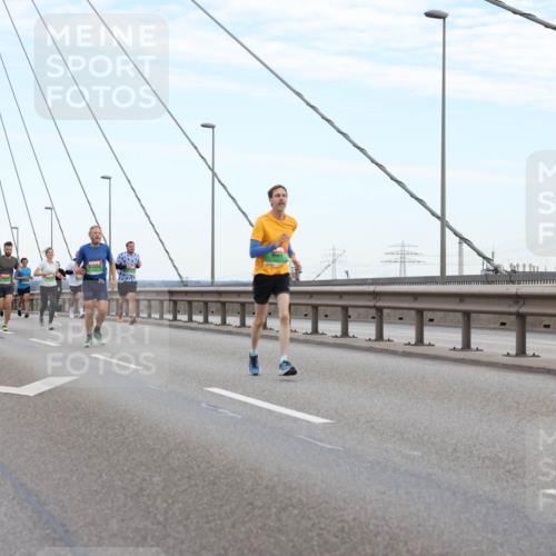 03.10.2025 - Köhlbrandbrückenlauf Lena Gebhardt http://msf.ph/oto/9196623 03.10.2025 15:27:59 Position 1  meine-sportfotos.de