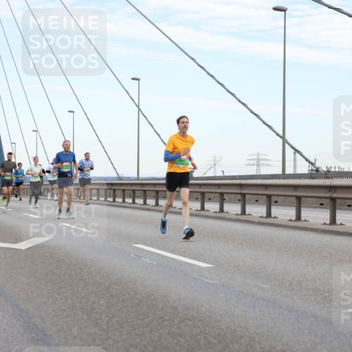 03.10.2025 - Köhlbrandbrückenlauf Lena Gebhardt http://msf.ph/oto/9196624 03.10.2025 15:27:59 Position 1  meine-sportfotos.de