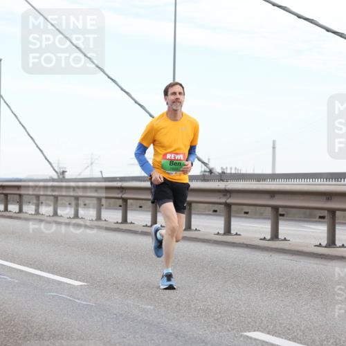 03.10.2025 - Köhlbrandbrückenlauf Lena Gebhardt http://msf.ph/oto/9196627 03.10.2025 15:28:00 Position 1 7822 meine-sportfotos.de