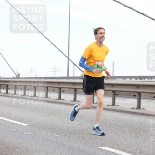 03.10.2025 - Köhlbrandbrückenlauf Lena Gebhardt http://msf.ph/oto/9196629 03.10.2025 15:28:01 Position 1  meine-sportfotos.de