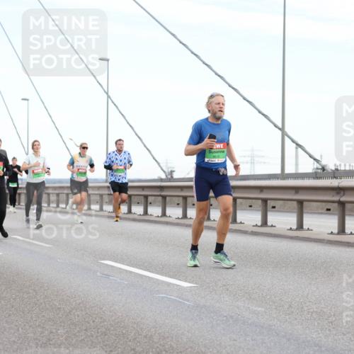 03.10.2025 - Köhlbrandbrückenlauf Lena Gebhardt http://msf.ph/oto/9196631 03.10.2025 15:28:02 Position 1  meine-sportfotos.de