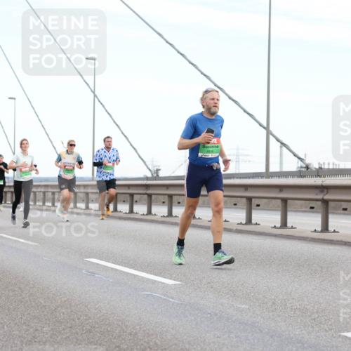 03.10.2025 - Köhlbrandbrückenlauf Lena Gebhardt http://msf.ph/oto/9196632 03.10.2025 15:28:02 Position 1 8616 meine-sportfotos.de