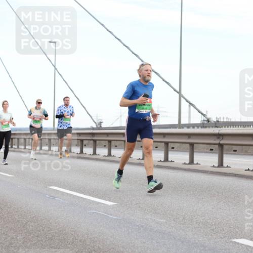 03.10.2025 - Köhlbrandbrückenlauf Lena Gebhardt http://msf.ph/oto/9196633 03.10.2025 15:28:02 Position 1 8616 meine-sportfotos.de