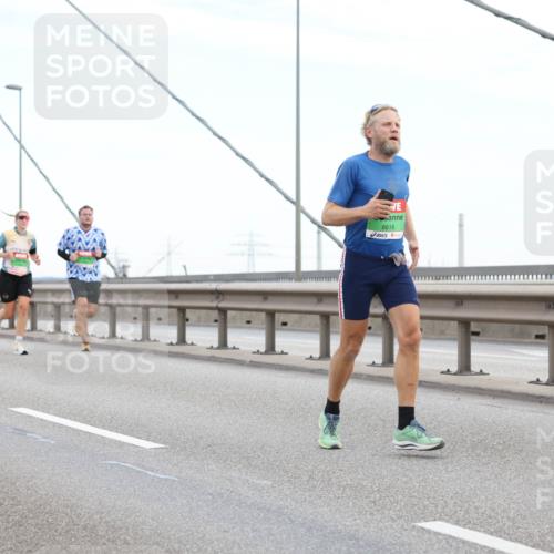 03.10.2025 - Köhlbrandbrückenlauf Lena Gebhardt http://msf.ph/oto/9196634 03.10.2025 15:28:02 Position 1 8616 meine-sportfotos.de