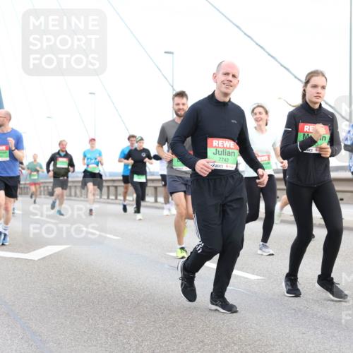 03.10.2025 - Köhlbrandbrückenlauf Lena Gebhardt http://msf.ph/oto/9196641 03.10.2025 15:28:05 Position 1 7742 meine-sportfotos.de