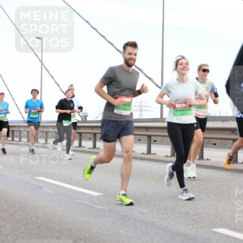 03.10.2025 - Köhlbrandbrückenlauf Lena Gebhardt http://msf.ph/oto/9196644 03.10.2025 15:28:06 Position 1 77 meine-sportfotos.de