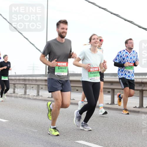 03.10.2025 - Köhlbrandbrückenlauf Lena Gebhardt http://msf.ph/oto/9196647 03.10.2025 15:28:06 Position 1 7566, 7613, 7653 meine-sportfotos.de
