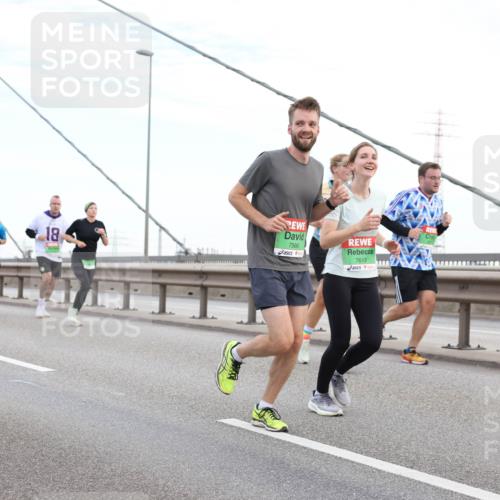 03.10.2025 - Köhlbrandbrückenlauf Lena Gebhardt http://msf.ph/oto/9196648 03.10.2025 15:28:07 Position 1 183, 7566, 7613 meine-sportfotos.de