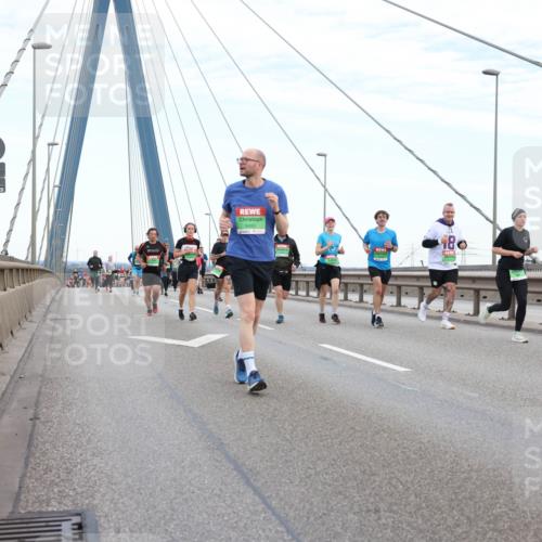 03.10.2025 - Köhlbrandbrückenlauf Lena Gebhardt http://msf.ph/oto/9196651 03.10.2025 15:28:07 Position 1  meine-sportfotos.de