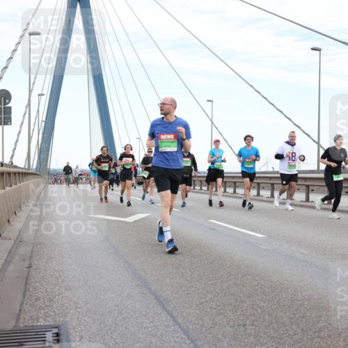 03.10.2025 - Köhlbrandbrückenlauf Lena Gebhardt http://msf.ph/oto/9196652 03.10.2025 15:28:07 Position 1 180 meine-sportfotos.de