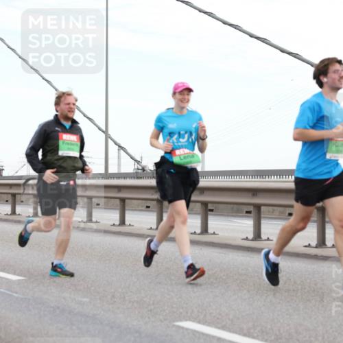 03.10.2025 - Köhlbrandbrückenlauf Lena Gebhardt http://msf.ph/oto/9196660 03.10.2025 15:28:10 Position 1  meine-sportfotos.de